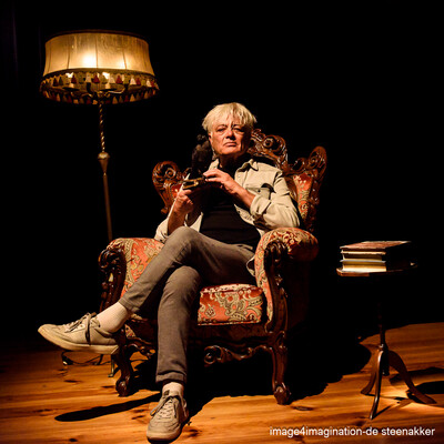 R.J. in de theaterstoel